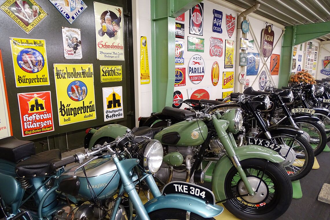 [Translate to Englisch:] Motorräder der 50er und 60er Jahre sowie Emaille-Schilder-Sammlung
